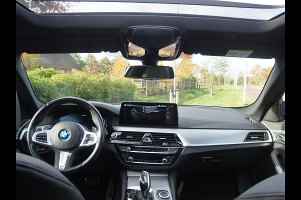 BMW 5 Serie Touring 530e xDrive Business Edition Plus | M-Pakket | Laser Led | Head-up display | Camera  NL-Auto |