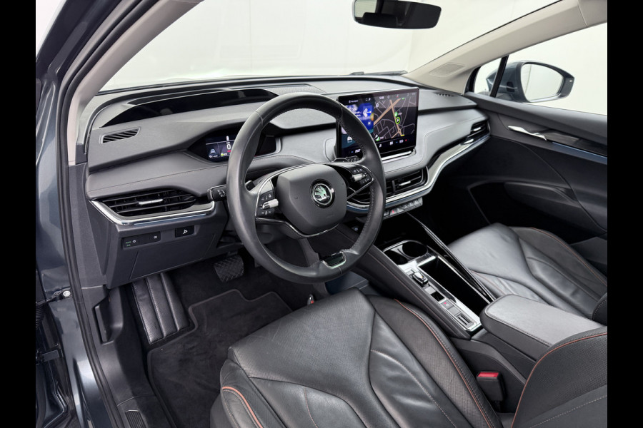 Škoda ENYAQ iV 80 204pk Leer+St+Verwarmd Pano-dak Trekhaak Adaptive Cruise PDC-a+v S.O.H. 94% 360°Camera 20"lm Apple Carplay Android Auto Luxus DAB Stuurverwarming Led Lmv Keyless Infotainment Plus Assistentie Plus Comfort-pakket 1e Eigenaar Origineel Nederlandse Auto Nieuwprijs €57.155,- 1.000kg trekvermogen!