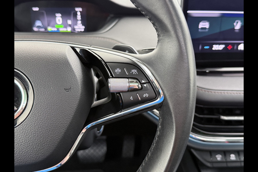 Škoda ENYAQ iV 80 204pk Leer+St+Verwarmd Pano-dak Trekhaak Adaptive Cruise PDC-a+v S.O.H. 94% 360°Camera 20"lm Apple Carplay Android Auto Luxus DAB Stuurverwarming Led Lmv Keyless Infotainment Plus Assistentie Plus Comfort-pakket 1e Eigenaar Origineel Nederlandse Auto Nieuwprijs €57.155,- 1.000kg trekvermogen!