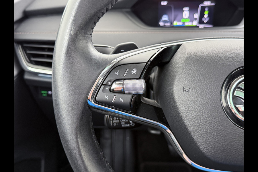 Škoda ENYAQ iV 80 204pk Leer+St+Verwarmd Pano-dak Trekhaak Adaptive Cruise PDC-a+v S.O.H. 94% 360°Camera 20"lm Apple Carplay Android Auto Luxus DAB Stuurverwarming Led Lmv Keyless Infotainment Plus Assistentie Plus Comfort-pakket 1e Eigenaar Origineel Nederlandse Auto Nieuwprijs €57.155,- 1.000kg trekvermogen!