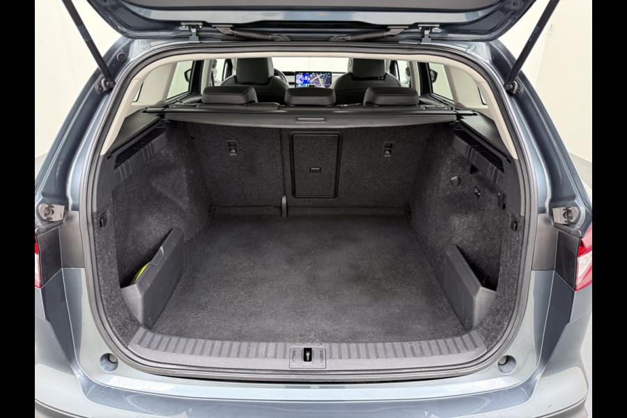 Škoda ENYAQ iV 80 204pk Leer+St+Verwarmd Pano-dak Trekhaak Adaptive Cruise PDC-a+v S.O.H. 94% 360°Camera 20"lm Apple Carplay Android Auto Luxus DAB Stuurverwarming Led Lmv Keyless Infotainment Plus Assistentie Plus Comfort-pakket 1e Eigenaar Origineel Nederlandse Auto Nieuwprijs €57.155,- 1.000kg trekvermogen!