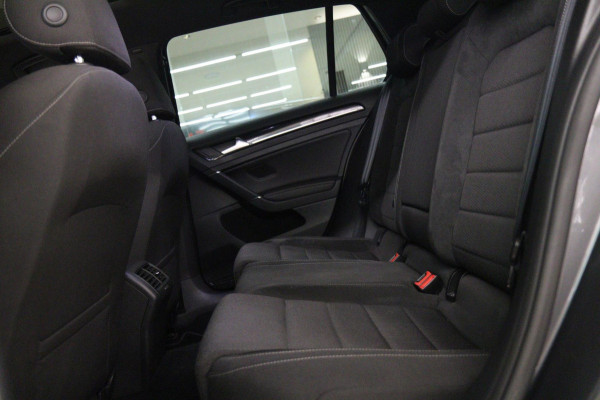 Volkswagen Golf 2.0 TSI 4Motion R /PANO/CARPLAY/KEYLESS/ACC/BLINDSPOT/DUNAAUDIO/SFEER/VOL