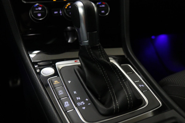 Volkswagen Golf 2.0 TSI 4Motion R /PANO/CARPLAY/KEYLESS/ACC/BLINDSPOT/DUNAAUDIO/SFEER/VOL