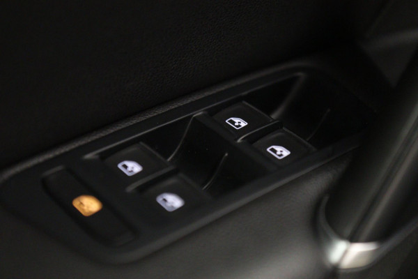 Volkswagen Golf 2.0 TSI 4Motion R /PANO/CARPLAY/KEYLESS/ACC/BLINDSPOT/DUNAAUDIO/SFEER/VOL