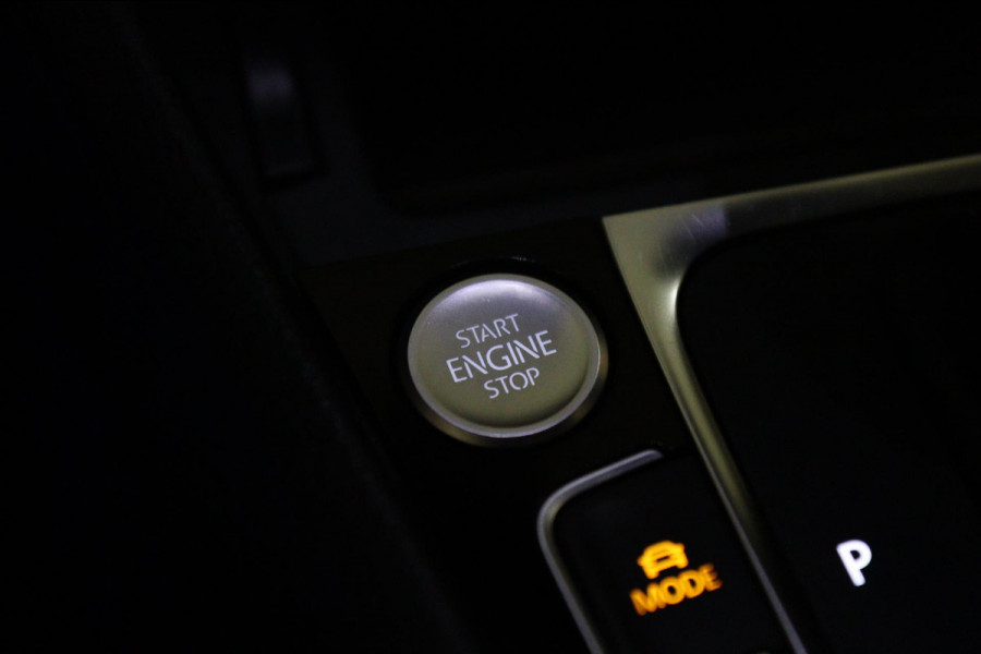 Volkswagen Golf 2.0 TSI 4Motion R /PANO/CARPLAY/KEYLESS/ACC/BLINDSPOT/DUNAAUDIO/SFEER/VOL