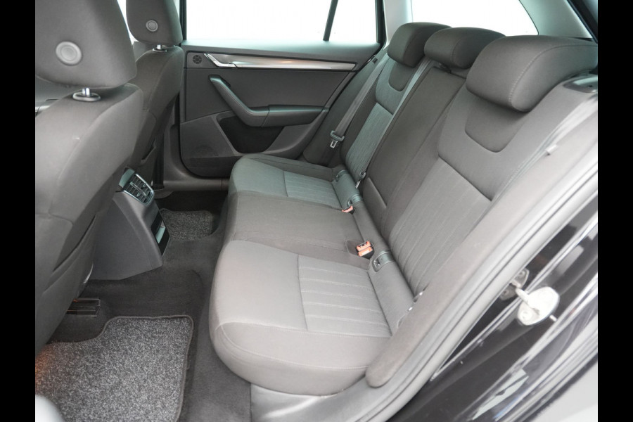 Škoda Octavia Combi 1.5 TSI 150pk DSG Greentech Business Edition Plus Navigatie Stoelverwarming Canton Clima 104