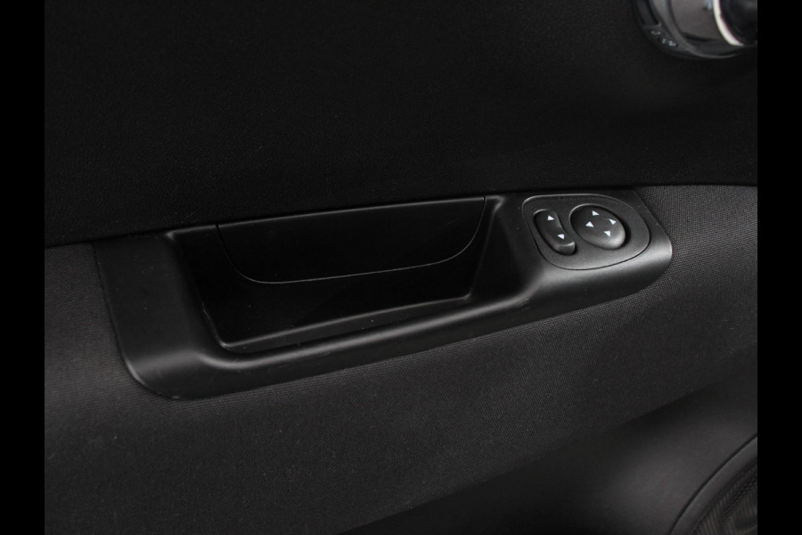 Fiat 500 1.0 Hybrid Dolcevita Panorama dak Climate Control Cruise Control Navigatie Apple Carplay/Android Auto Dab Digitale Cockpit Parkeer Sensoren  Lichtmetalen Velgen 16" Led