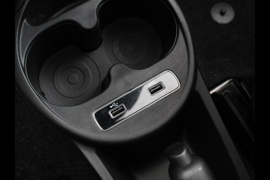 Fiat 500 1.0 Hybrid Dolcevita Panorama dak Climate Control Cruise Control Navigatie Apple Carplay/Android Auto Dab Digitale Cockpit Parkeer Sensoren  Lichtmetalen Velgen 16" Led