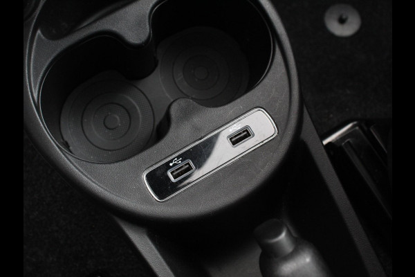 Fiat 500 1.0 Hybrid Dolcevita Panorama dak Climate Control Cruise Control Navigatie Apple Carplay/Android Auto Dab Digitale Cockpit Parkeer Sensoren  Lichtmetalen Velgen 16" Led