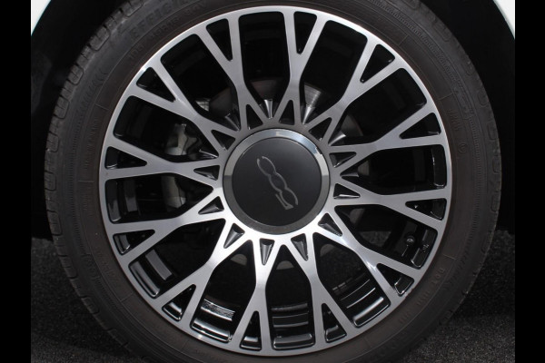 Fiat 500 1.0 Hybrid Dolcevita Panorama dak Climate Control Cruise Control Navigatie Apple Carplay/Android Auto Dab Digitale Cockpit Parkeer Sensoren  Lichtmetalen Velgen 16" Led