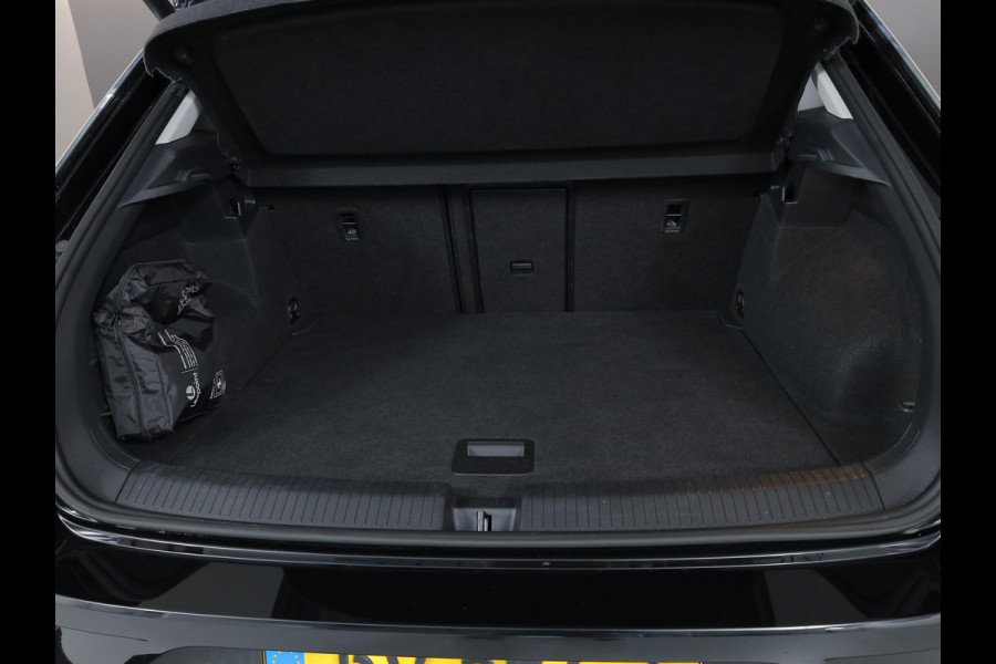 Volkswagen T-Roc 1.0 TSI Style 115pk 6bak| Navi| 17'LM-velgen| Camera| Clioma