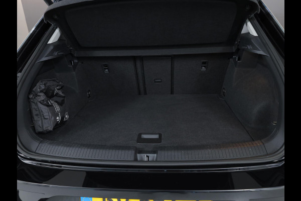 Volkswagen T-Roc 1.0 TSI Style 115pk 6bak| Navi| 17'LM-velgen| Camera| Clioma