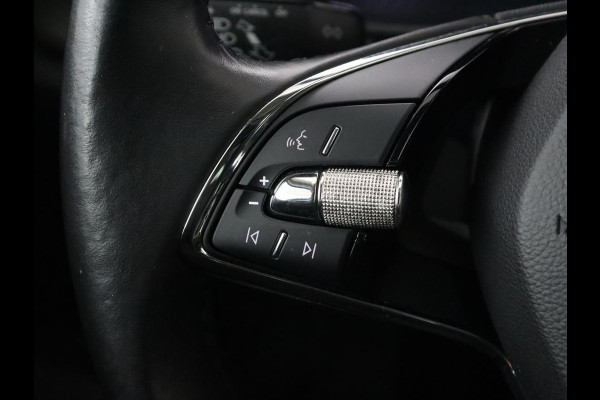 Škoda Octavia 1.0 TSI Business Edition | Carplay | Navigatie | Chroom Pakket | Parkeerhulp | Full LED | Getint glas | Climate control | Cruise control | Bluetooth | Virtual Cockpit | Keyless start | 18'' lichtmetalen velgen