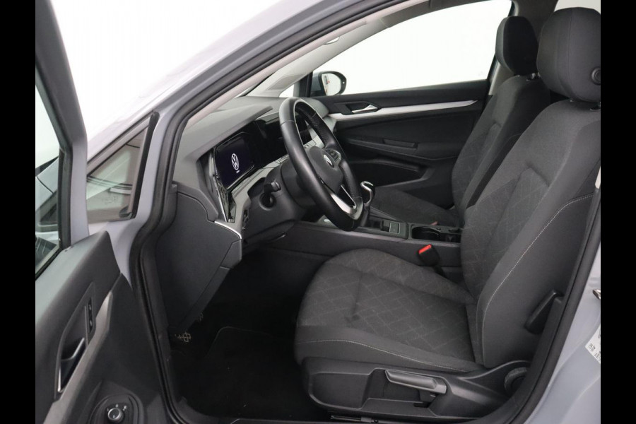 Volkswagen Golf 1.0 TSI Life | Trekhaak | Stoelverwarming | Camera | Carplay | Adaptive cruise | Stuurverwarming | Navigatie | Getint glas | Full LED | Climate control | Digital Cockpit | Sfeerverlichting