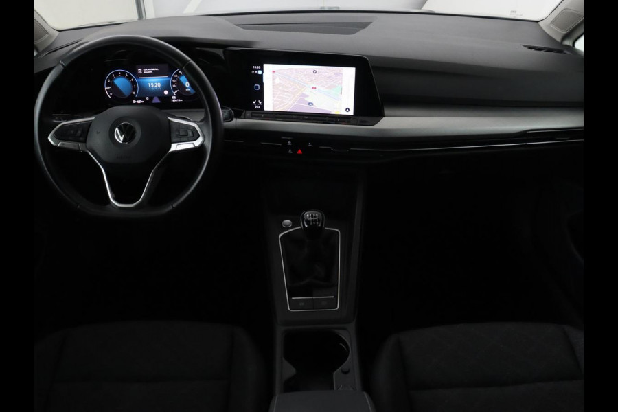 Volkswagen Golf 1.0 TSI Life | Trekhaak | Stoelverwarming | Camera | Carplay | Adaptive cruise | Stuurverwarming | Navigatie | Getint glas | Full LED | Climate control | Digital Cockpit | Sfeerverlichting