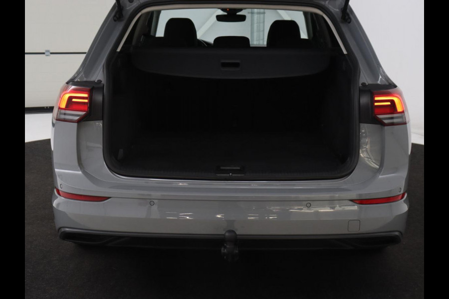 Volkswagen Golf 1.0 TSI Life | Trekhaak | Stoelverwarming | Camera | Carplay | Adaptive cruise | Stuurverwarming | Navigatie | Getint glas | Full LED | Climate control | Digital Cockpit | Sfeerverlichting