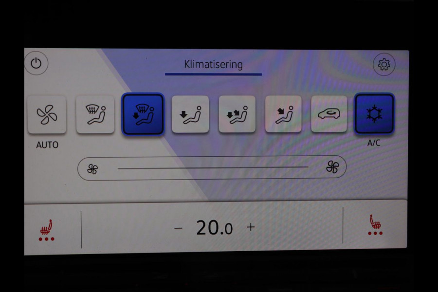 Volkswagen Golf 1.0 TSI Life | Trekhaak | Stoelverwarming | Camera | Carplay | Adaptive cruise | Stuurverwarming | Navigatie | Getint glas | Full LED | Climate control | Digital Cockpit | Sfeerverlichting