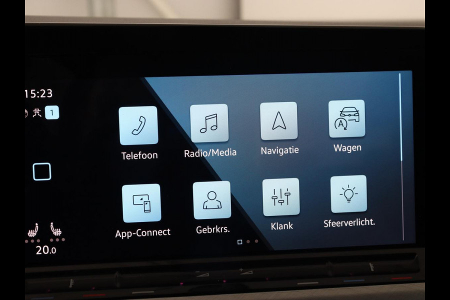 Volkswagen Golf 1.0 TSI Life | Trekhaak | Stoelverwarming | Camera | Carplay | Adaptive cruise | Stuurverwarming | Navigatie | Getint glas | Full LED | Climate control | Digital Cockpit | Sfeerverlichting