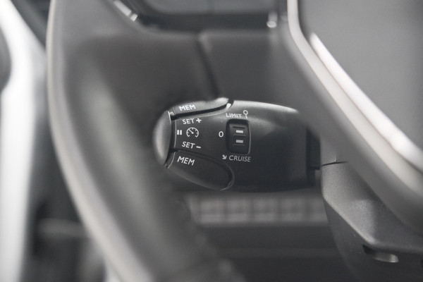 Peugeot 208 PureTech 100 Active | Parkeersensoren | Navigatie | Apple Carplay