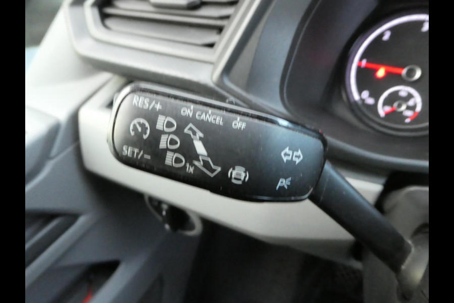 Volkswagen Transporter 2.0 TDI 150 pk L2H1 lang airco navigatie trekhaak