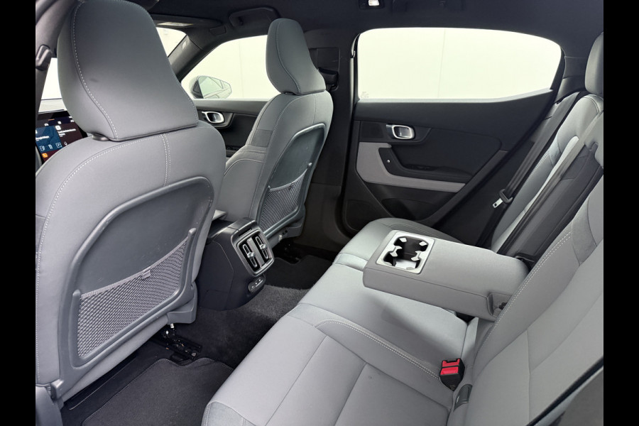 Polestar 2 AUT. 408 pk 0-100 4,7Sec AWD Long Range Dual Motor 78kWh Pano-Dak Electr.Stoelen+Geheugen+Verwarmd+Achterbank+Stuur Adaptive-Cru SOH 93% Verkeersbord detectie Regen-Lichtsensor Virtual-Cockpit Home-Link Bots waarschuwing Autonoom-Rem Lane Assist Keyless Connected 11KW AC laden tot 150kw DC Laden 4x4 1e Eigenaar Volledig Volvo_Polestar-Dealer Onderhouden Origineel Nederlandse Auto 1.500kg Trekvermogen 660Nm! € 60.000 nieuw!