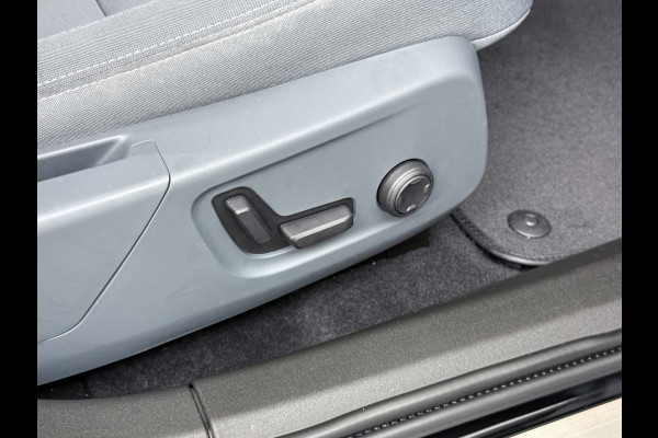 Polestar 2 AUT. 408 pk 0-100 4,7Sec AWD Long Range Dual Motor 78kWh Pano-Dak Electr.Stoelen+Geheugen+Verwarmd+Achterbank+Stuur Adaptive-Cru SOH 93% Verkeersbord detectie Regen-Lichtsensor Virtual-Cockpit Home-Link Bots waarschuwing Autonoom-Rem Lane Assist Keyless Connected 11KW AC laden tot 150kw DC Laden 4x4 1e Eigenaar Volledig Volvo_Polestar-Dealer Onderhouden Origineel Nederlandse Auto 1.500kg Trekvermogen 660Nm! € 60.000 nieuw!