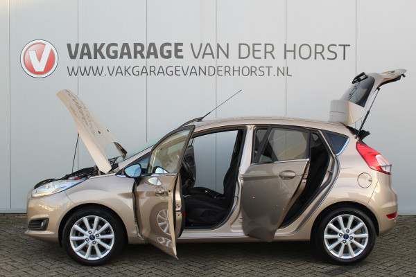 Ford Fiesta 1.0-100pk EcoBoost Titanium. Nette en erg goed onderhouden Ford Fiesta. Airco, navigatie, telefoonvoorb., LM wielen, cruise control, parkeersensoren achter etc.