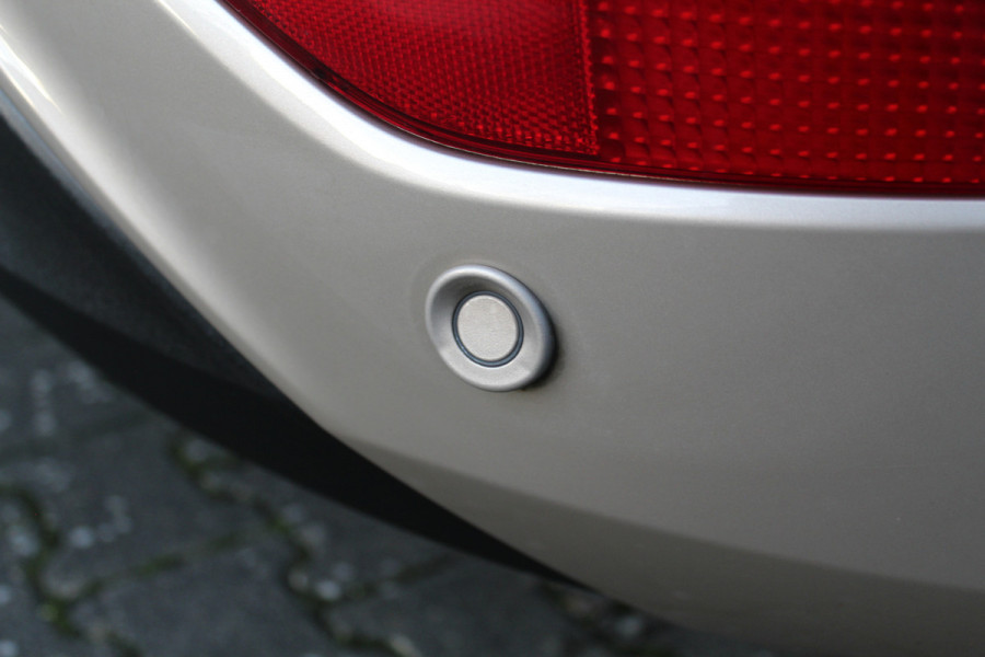 Ford Fiesta 1.0-100pk EcoBoost Titanium. Nette en erg goed onderhouden Ford Fiesta. Airco, navigatie, telefoonvoorb., LM wielen, cruise control, parkeersensoren achter etc.