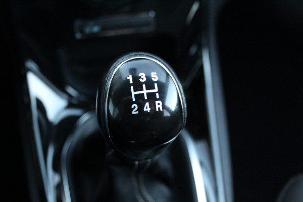 Ford Fiesta 1.0-100pk EcoBoost Titanium. Nette en erg goed onderhouden Ford Fiesta. Airco, navigatie, telefoonvoorb., LM wielen, cruise control, parkeersensoren achter etc.