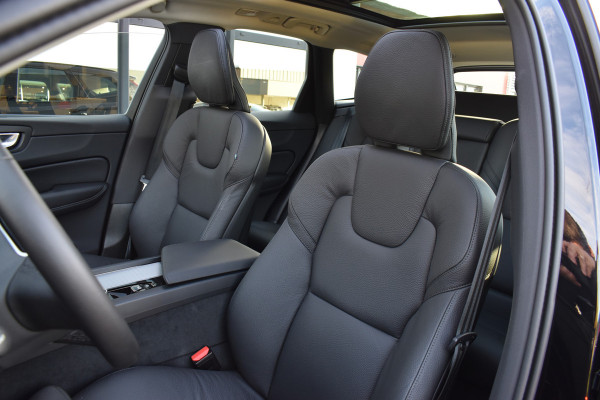 Volvo XC60 T6 AWD 350PK Plug-in Hybrid Ultra Dark | Trekhaak | Leer | H&K | ACC | Thuislader | 360 Camera | Panodak | Stuurverwarming