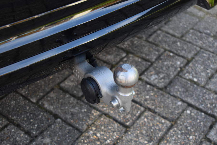 Volvo XC60 T6 AWD 350PK Plug-in Hybrid Ultra Dark | Trekhaak | Leer | H&K | ACC | Thuislader | 360 Camera | Panodak | Stuurverwarming