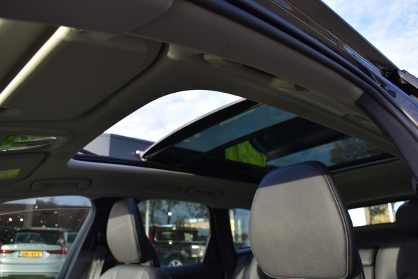 Volvo XC60 T6 AWD 350PK Plug-in Hybrid Ultra Dark | Trekhaak | Leer | H&K | ACC | Thuislader | 360 Camera | Panodak | Stuurverwarming