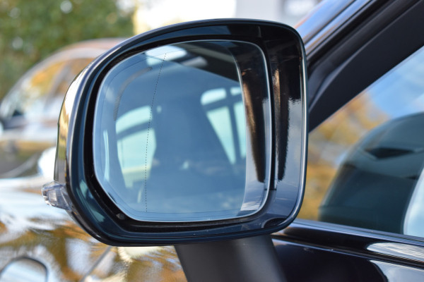 Volvo XC60 T6 AWD 350PK Plug-in Hybrid Ultra Dark | Trekhaak | Leer | H&K | ACC | Thuislader | 360 Camera | Panodak | Stuurverwarming