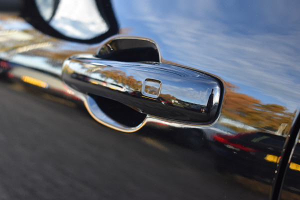 Volvo XC60 T6 AWD 350PK Plug-in Hybrid Ultra Dark | Trekhaak | Leer | H&K | ACC | Thuislader | 360 Camera | Panodak | Stuurverwarming