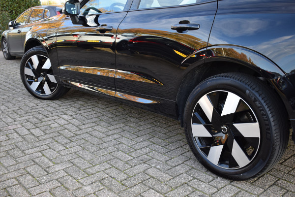Volvo XC60 T6 AWD 350PK Plug-in Hybrid Ultra Dark | Trekhaak | Leer | H&K | ACC | Thuislader | 360 Camera | Panodak | Stuurverwarming