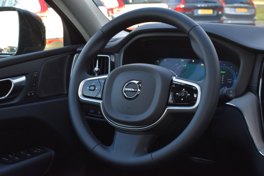 Volvo XC60 T6 AWD 350PK Plug-in Hybrid Ultra Dark | Trekhaak | Leer | H&K | ACC | Thuislader | 360 Camera | Panodak | Stuurverwarming