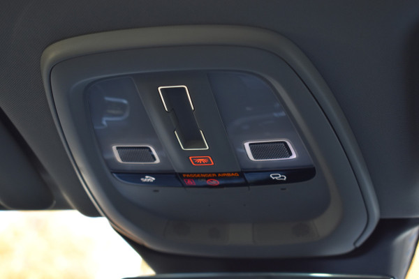 Volvo XC60 T6 AWD 350PK Plug-in Hybrid Ultra Dark | Trekhaak | Leer | H&K | ACC | Thuislader | 360 Camera | Panodak | Stuurverwarming