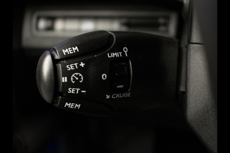 Peugeot 5008 1.2 PureTech Allure Sport (APPLE CARPLAY,NAVI,CRUISE,LED,CAMERA,STOELVERWARMING,ELECTRISCHE STOELEN,NETTESTAAT)