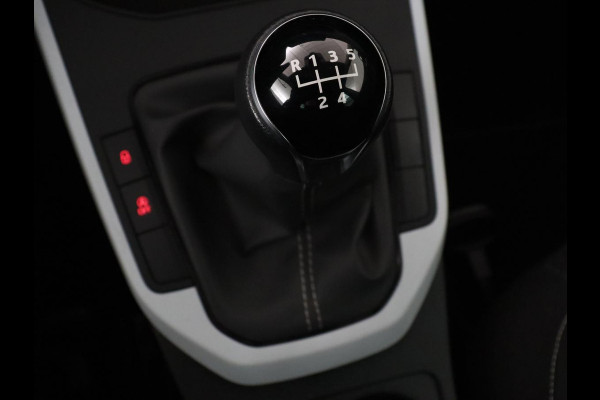 Seat Arona 1.0 TSI Style Intens | Stoelverwarming | Carplay | Virtual Cockpit | Navigatie | Full LED | Climate control | Parkeerhulp | DAB | Cruise control | Bluetooth | Getint glas