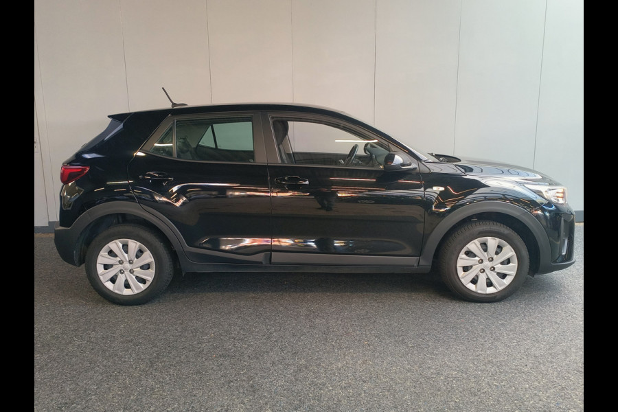 Kia Stonic 1.0 T-GDi MHEV Automaat uit 2022 Rijklaar + 12 maanden Bovag-garantie Henk Jongen Auto's in Helmond,  al 50 jaar service zoals 't hoort!