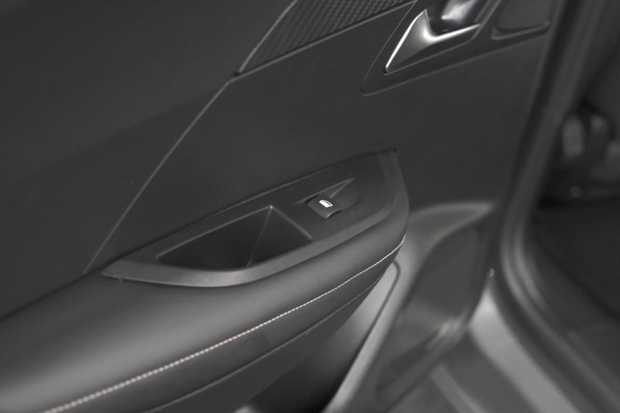 Peugeot 2008 PureTech 100 Allure | Camera | Navigatie | Parkeersensoren | Apple Carplay