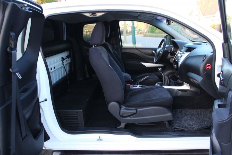 Nissan Navara NP300 2.3 dCi 120KW E6 4WD N-Connecta King Cab ✓ 3500KG trekhaak ✓ Road Ranger koffer ✓ 4x4