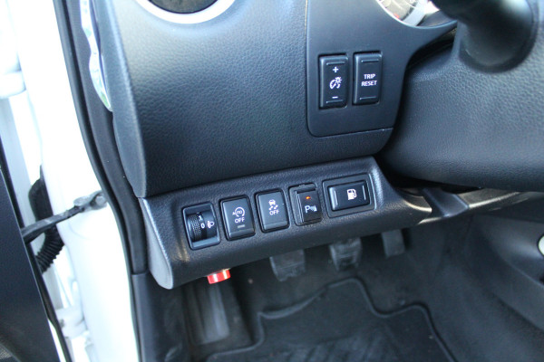 Nissan Navara NP300 2.3 dCi 120KW E6 4WD N-Connecta King Cab ✓ 3500KG trekhaak ✓ Road Ranger koffer ✓ 4x4