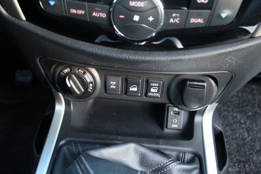 Nissan Navara NP300 2.3 dCi 120KW E6 4WD N-Connecta King Cab ✓ 3500KG trekhaak ✓ Road Ranger koffer ✓ 4x4