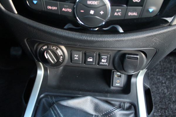 Nissan Navara NP300 2.3 dCi 120KW E6 4WD N-Connecta King Cab ✓ 3500KG trekhaak ✓ Road Ranger koffer ✓ 4x4