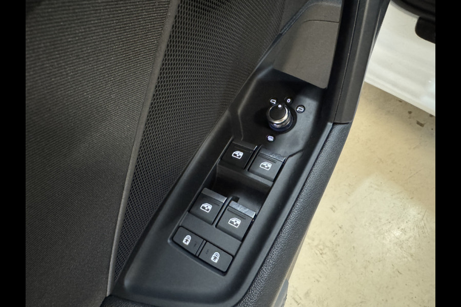 Audi A3 Limousine 35 TFSI 150PK Business Edition Automaat | Nieuw model | Afn. trekhaak | Virtual | Full LED