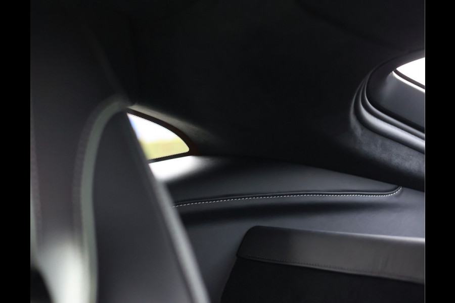 Aston Martin Vantage V8 | Malachite Green