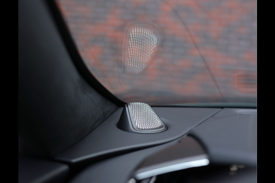 Aston Martin Vantage V8 | Malachite Green