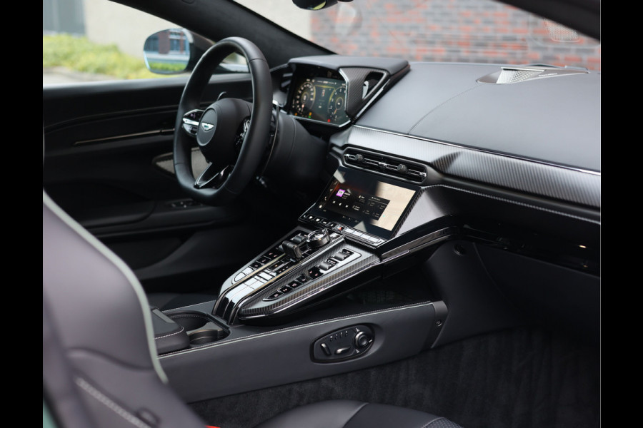 Aston Martin Vantage V8 | Malachite Green