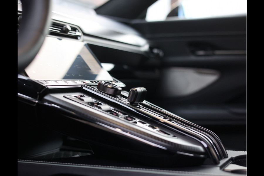 Aston Martin Vantage V8 | Malachite Green